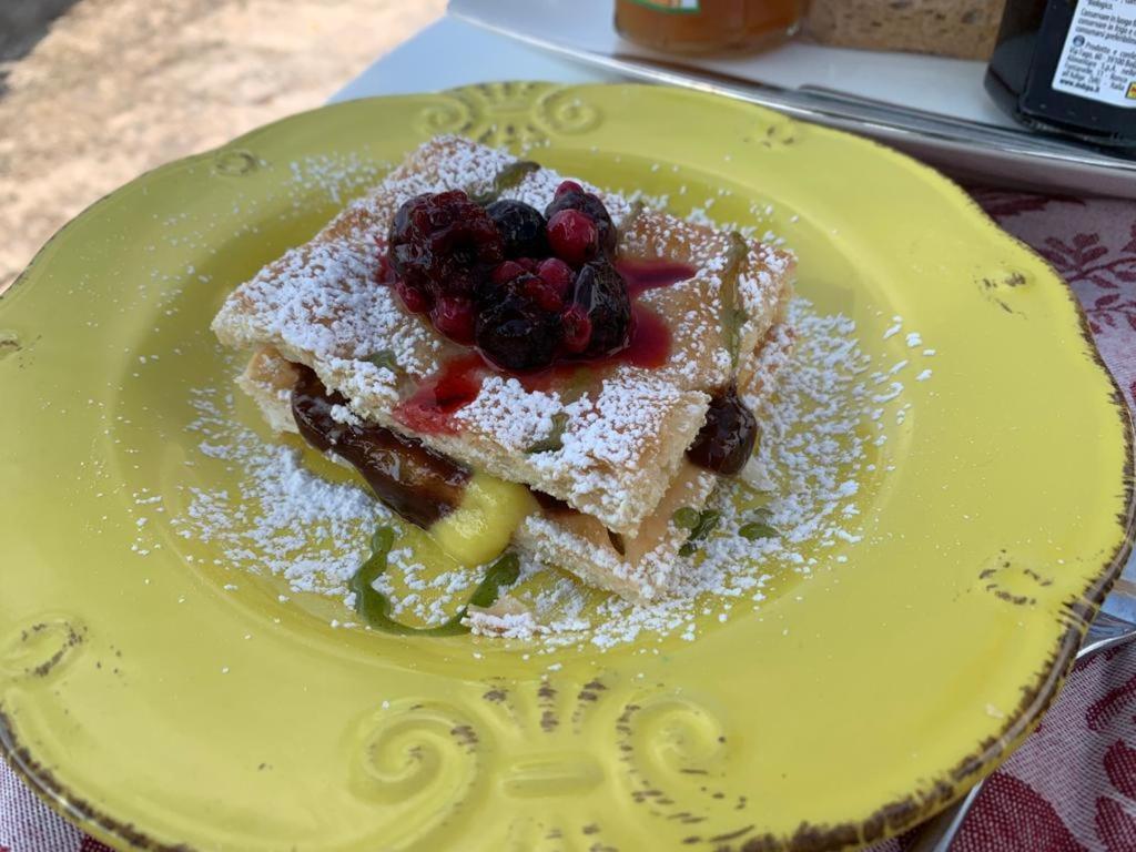 Alojamento de Acomodação e Pequeno-almoço Luxury Olimpia Restaurant 2*